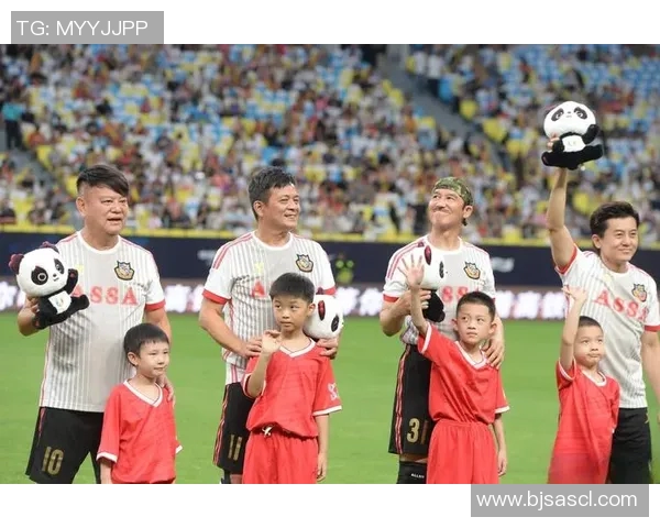 退役足球明星的辉煌历程与个人成就全景介绍